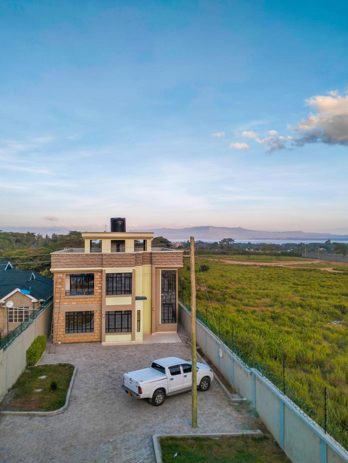 Lake Breeze Apartments Найваша Экстерьер фото